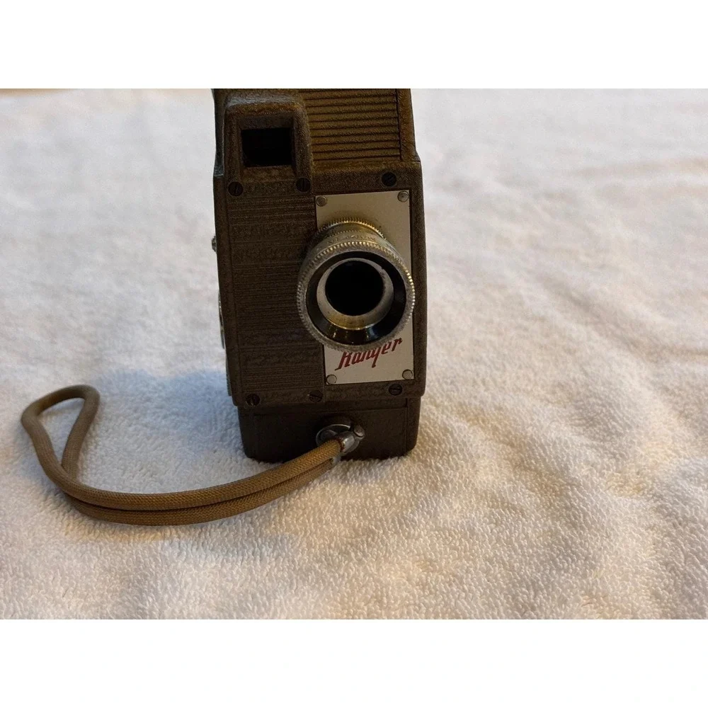 Revere Ranger Eight Model 81 Movie Camera Vintage Film‎ Camera Collectible